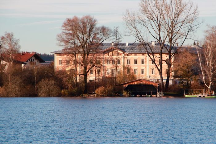 Erfolgreiche Sanierung mit RHEINZINK für Denkmalhaus am Chiemsee